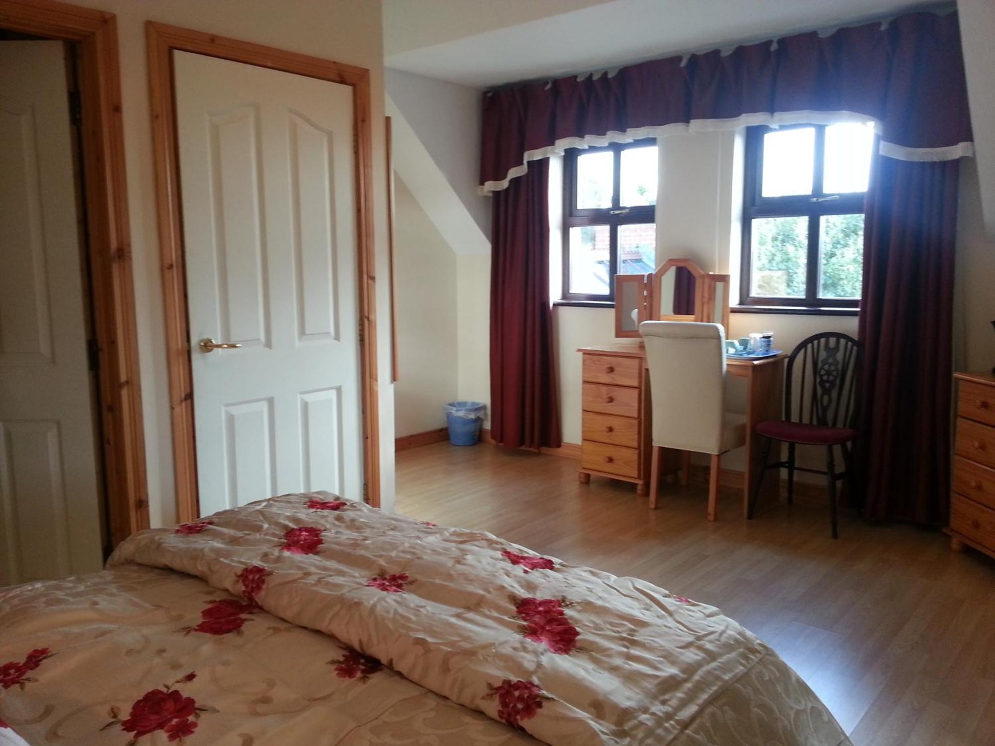 Glenmore House Ballycastle Room photo